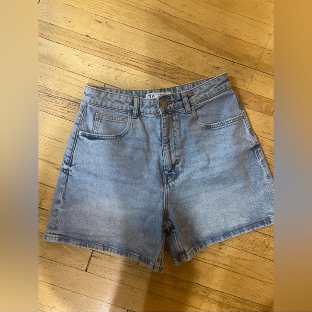 Zara denim shorts. Size 6. The rise is 12 inches and the inseam is 15.